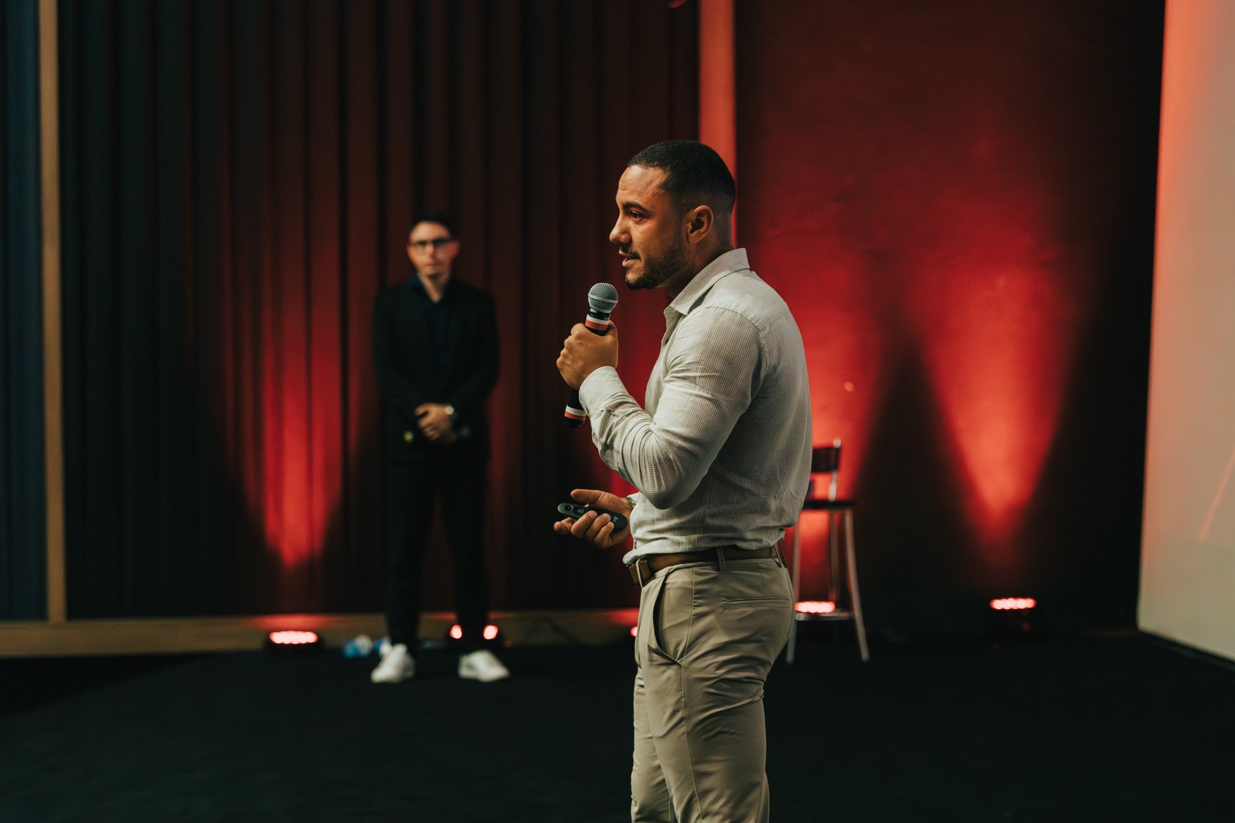MOVE.SE em evento, time reunido no palco